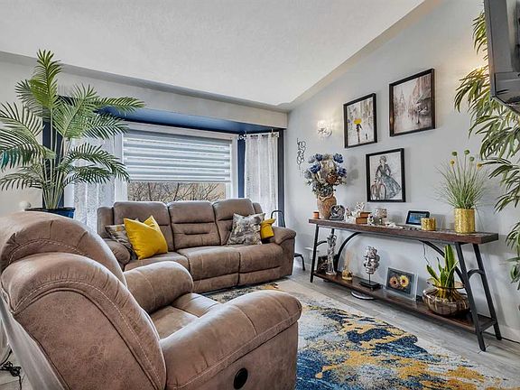 3rd image of 17 W Keast Way