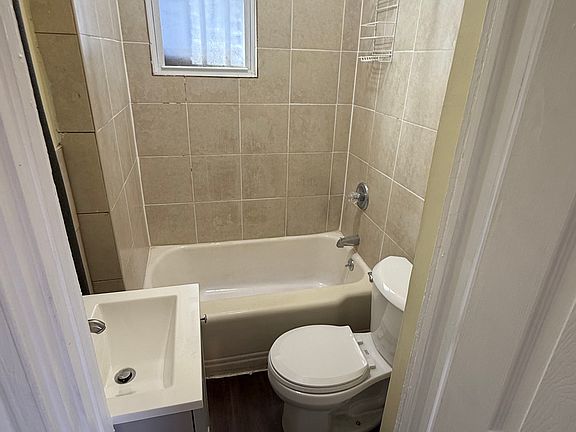 4th image of 55 Franklin Ave APT 1