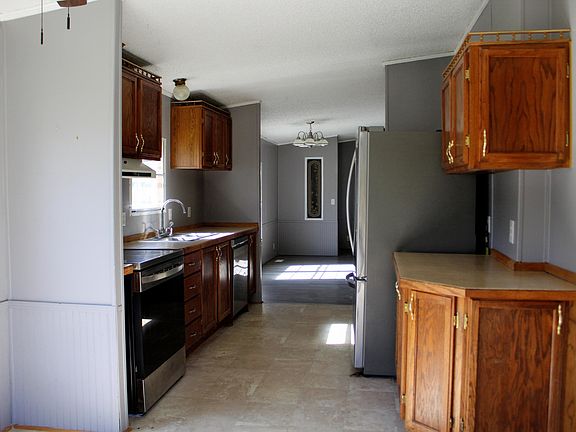 5th image of 609 Country Club Dr