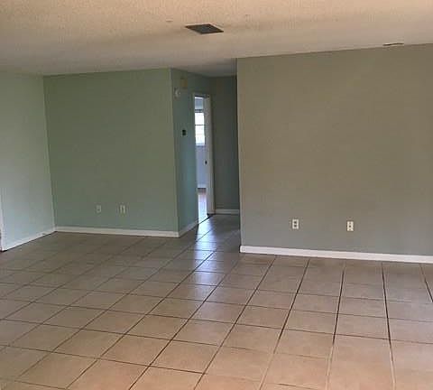 3rd image of 129 Beechwood Ln