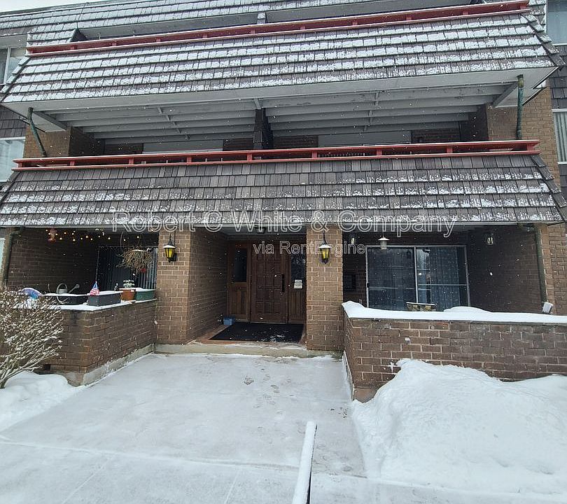 1st image of 12 Stony Brook Dr APT B4