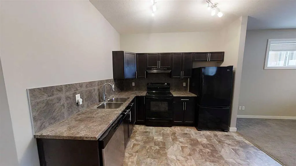 2 bed, 1.0 bath, 1015 sqft, $1,700 — Photo 2