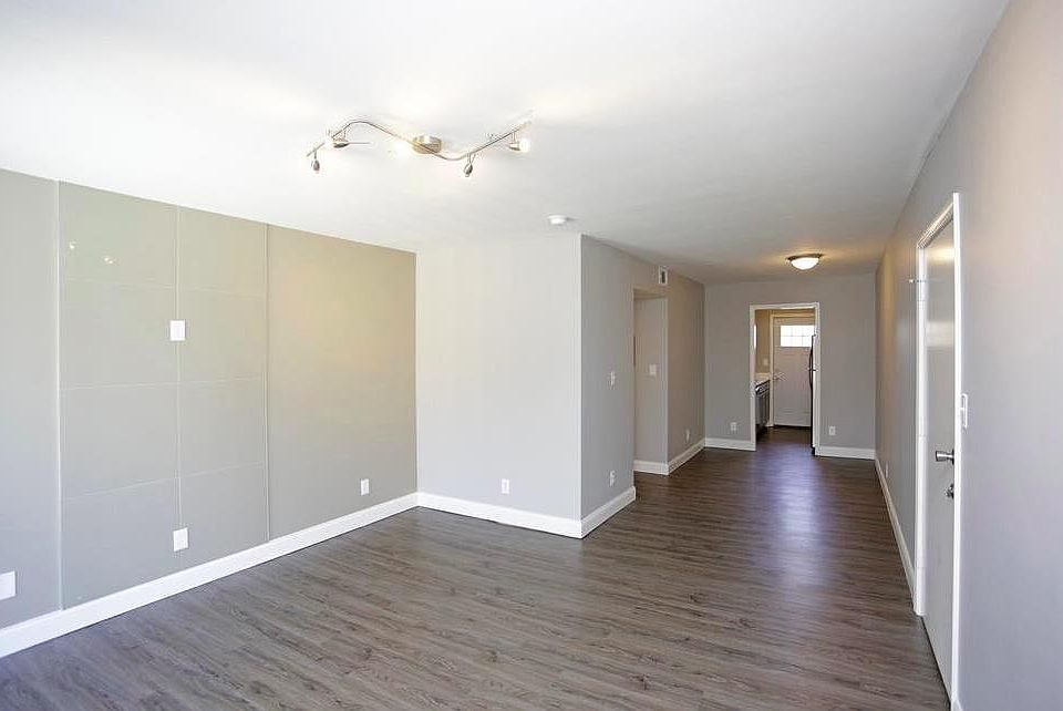 1st image of 100 W 38th St