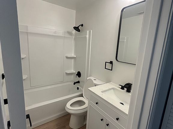 2nd image of 2034 Bonnie Brae Ave NE