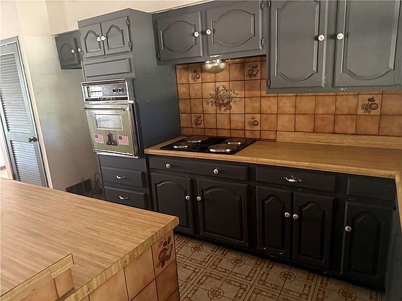 5th image of 348 Anthony Ln