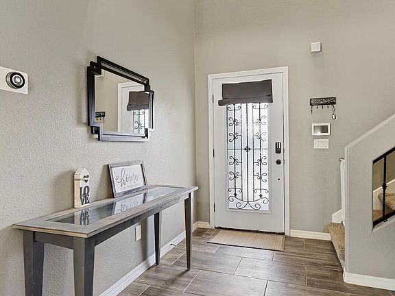 3rd image of 904 Cottage Pl