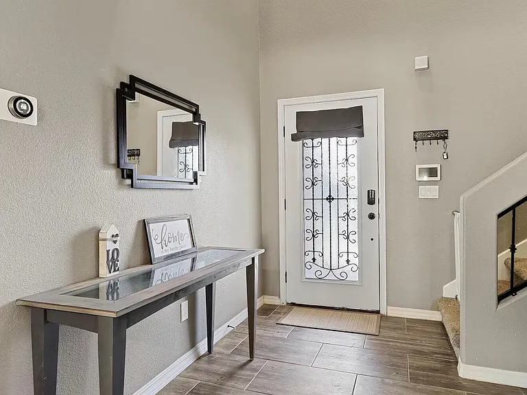 904 Cottage Pl — Photo 3