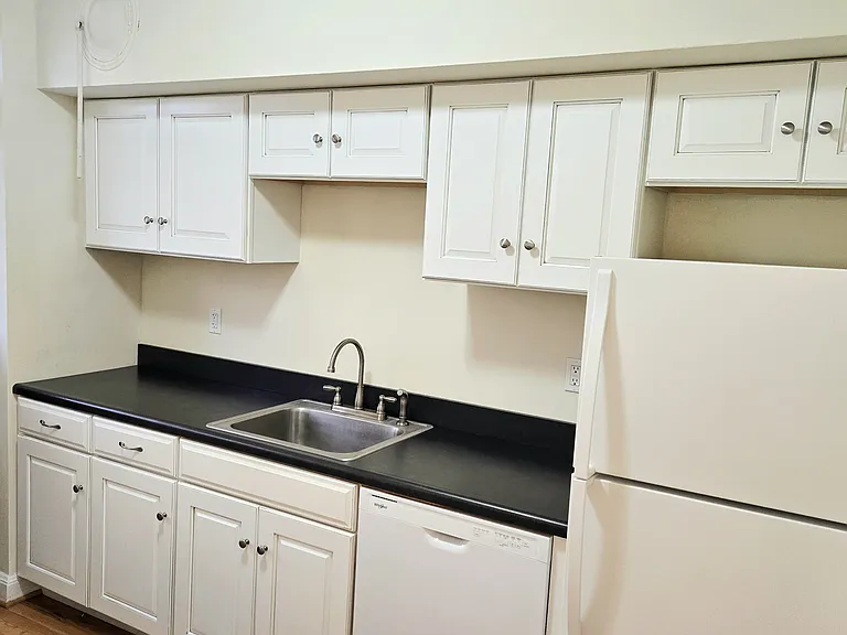 5837 Devonshire Ave — Photo 18