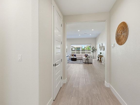 5th image of 4616 Ian Ln