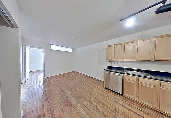 5th image of 300 E 3rd St APT 4A