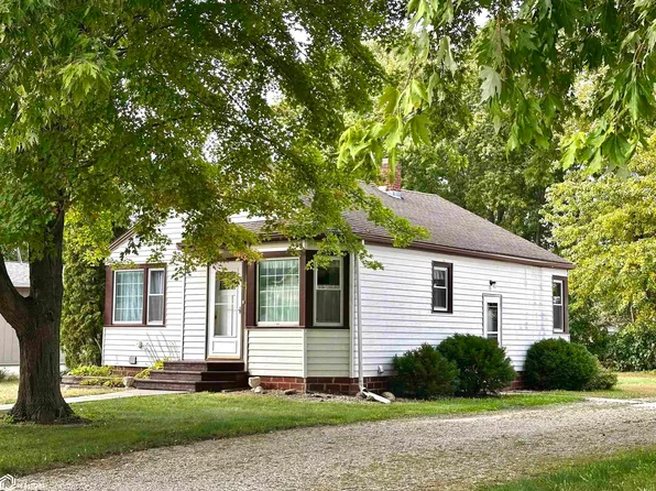 118 E 6th St, Kanawha, IA 50447