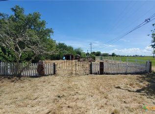 1611 W Broadway Ave, Seadrift, TX 77983