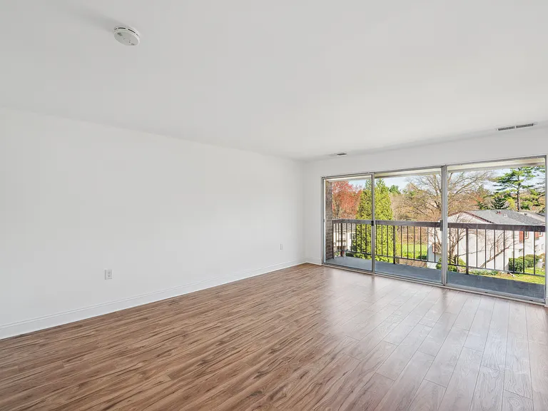 18808 Walkers Choice Rd #4 — Photo 5