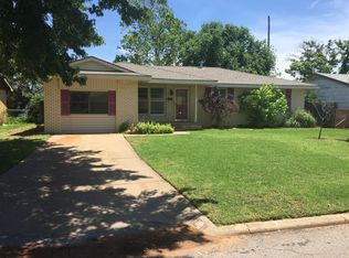 112 Merritt Dr, Elk City, OK 73644