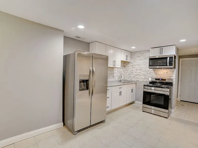 1530 S Spaulding Ave #G — Photo 6