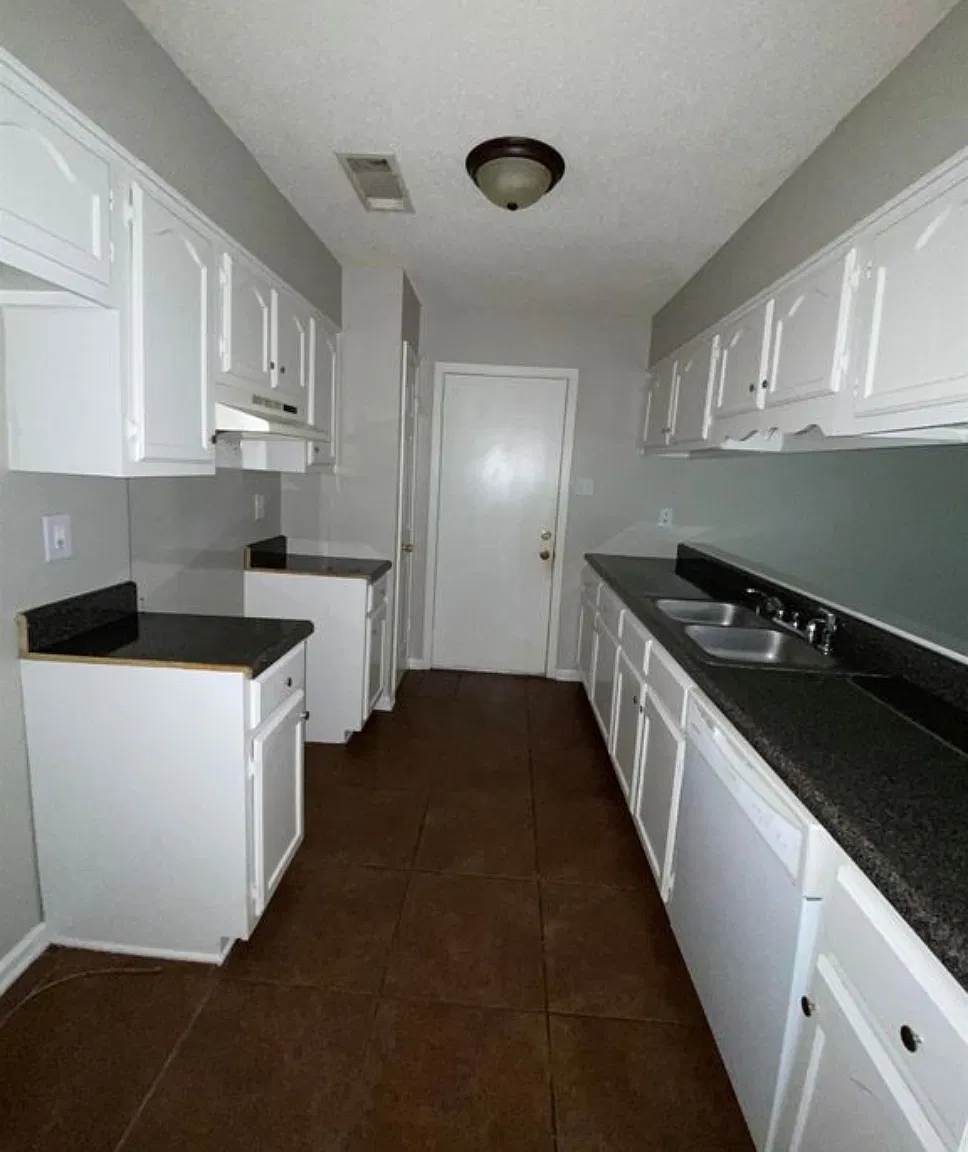 3 bed, 1294 sqft, $1,200 — Photo 4