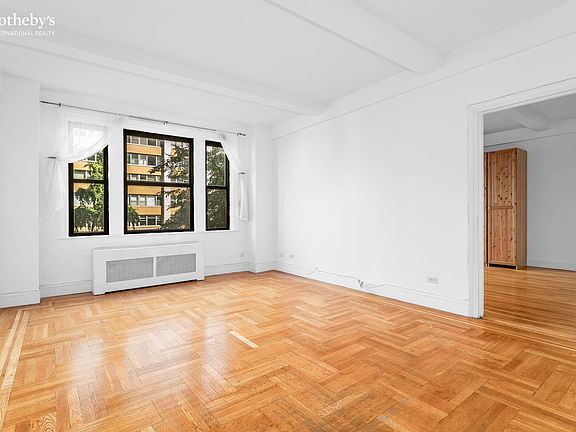 4th image of 20 W 72nd St #302A