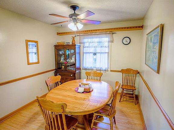 3rd image of 1229 Meadowbrook Dr