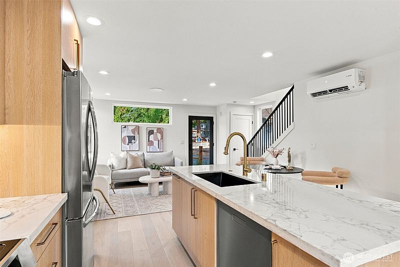 5th image of 12038 Hiram Place NE