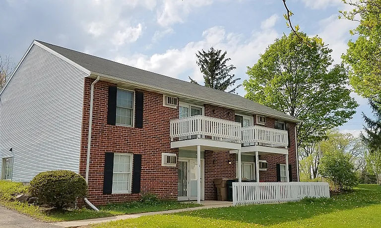 2108 Muir Field Rd — Photo 2