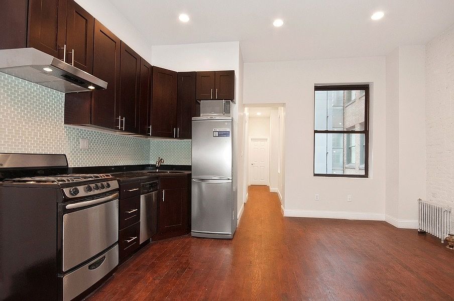 1st image of 10 W 28th St APT 4R