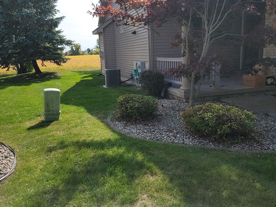 1st image of 557 Hampton Lake Dr