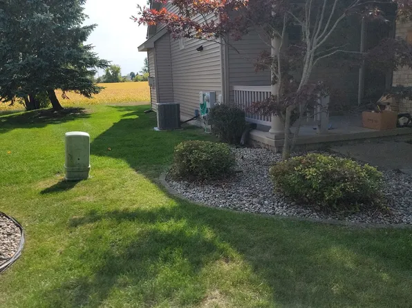 557 Hampton Lake Dr, Essexville, MI 48732