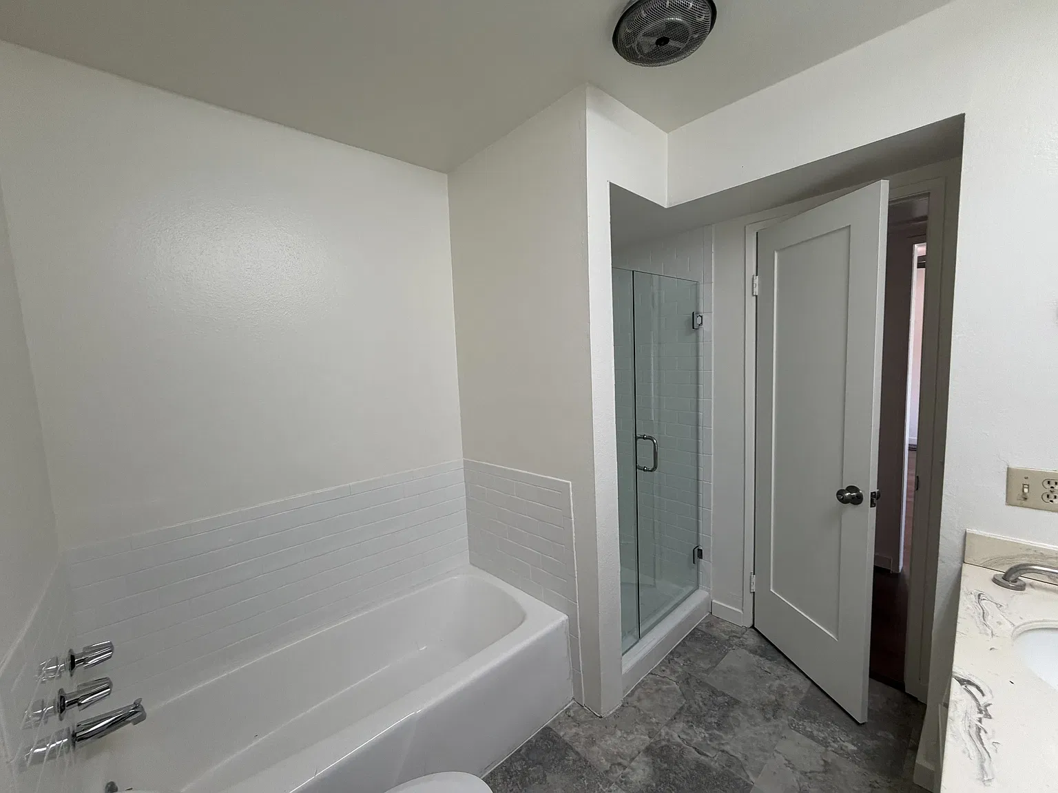 2 bed, 859 sqft, $2,500 — Photo 4