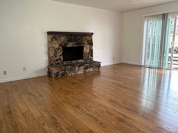 3rd image of 491 Pine Ave