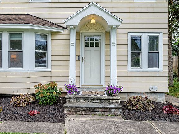 3rd image of 540 Helendale Rd