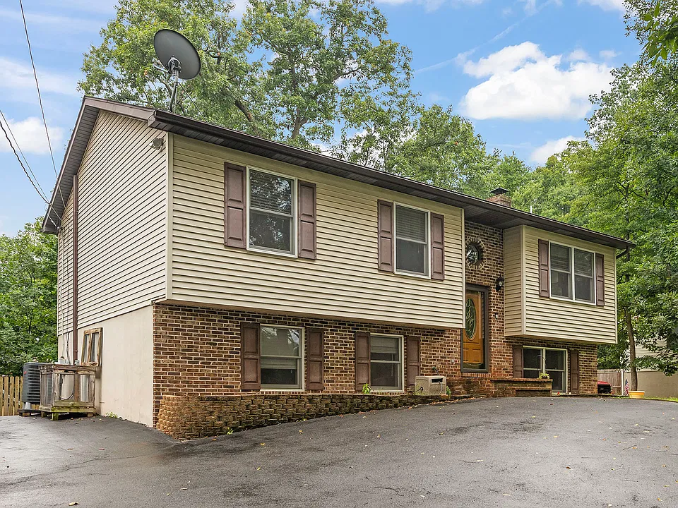 1226 Lakeview Dr