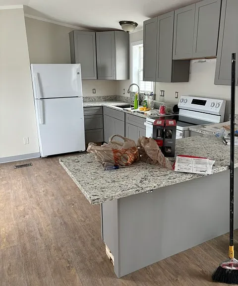 8 Cadillac Dr — Photo 7