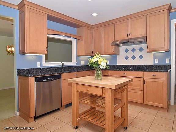 3rd image of 114 Pine Glen Dr
