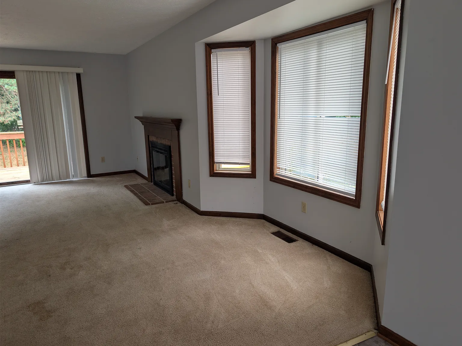 3 bed, 1.5 bath, 1625 sqft, $1,950 — Photo 2