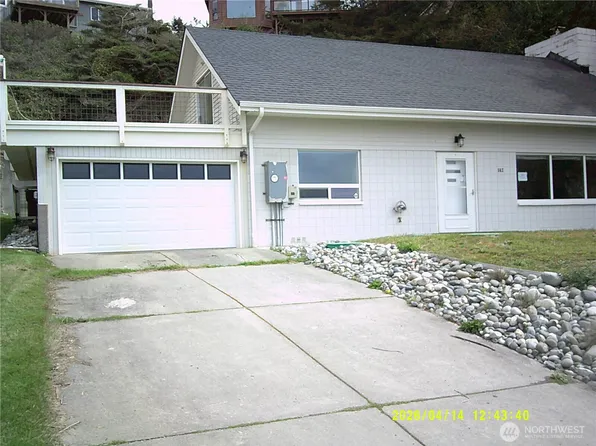 562 Pebble Beach Drive, Oak Harbor, WA 98239