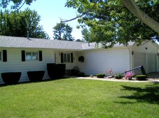 207 Osage Ave, Hiawatha, KS 66434