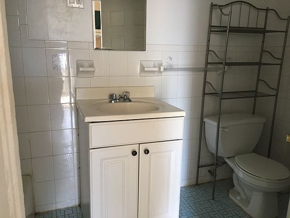 4th image of 1749 Victory Blvd Ste 3F