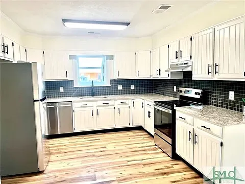 561 Davis Rd — Photo 4