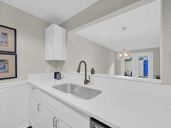 3rd image of 217 N Myrtle St. #1