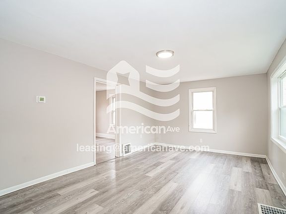 1084291_002_living_room_3.jpg