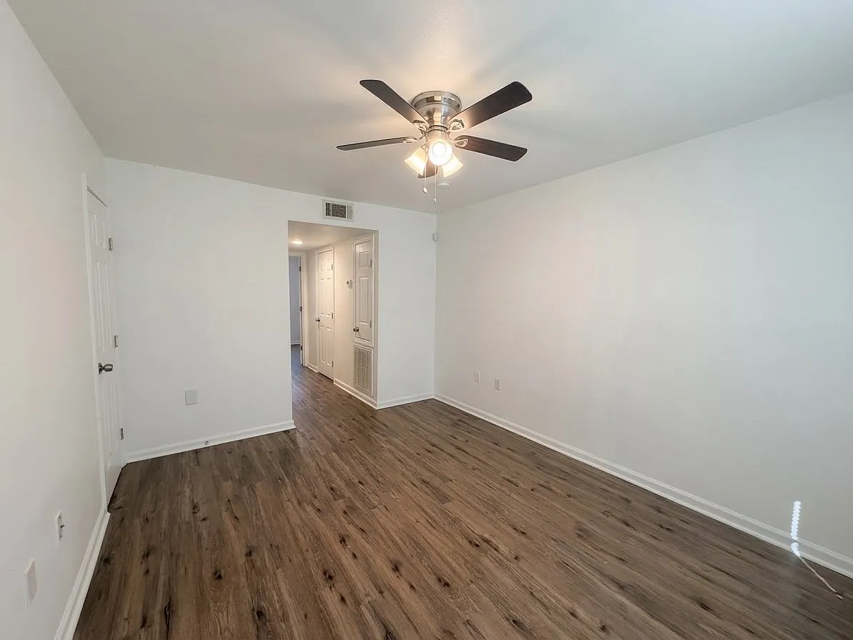 2 bed, 2.5 bath, 1070 sqft, $1,175 — Photo 3