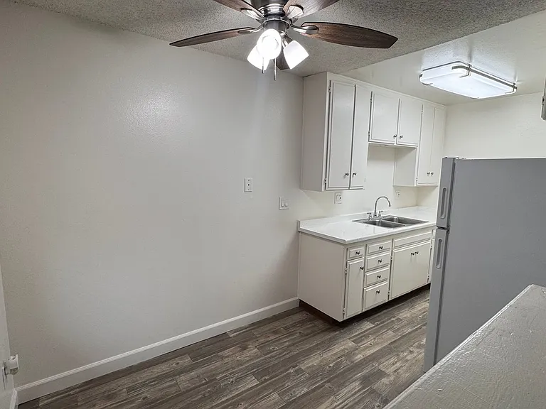 166 S Lincoln S — Photo 19