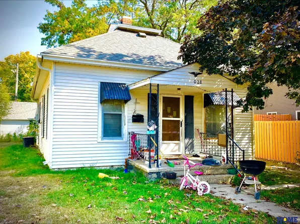 1028 Redwood Ave, Crete, NE 68333