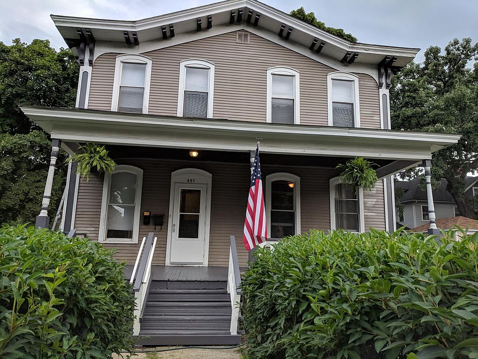 Front of house and entrance.