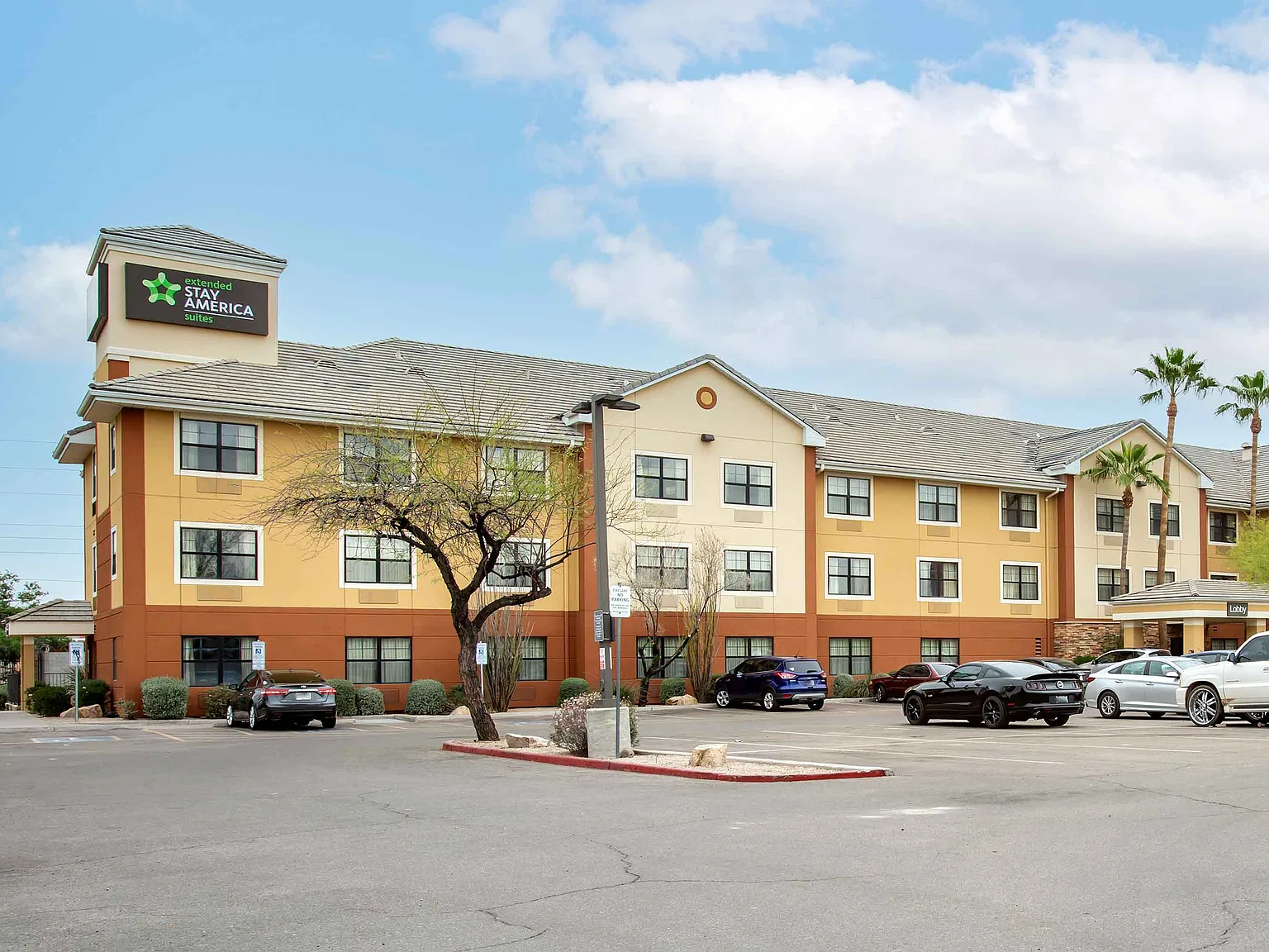 Phoenix - Deer Valley — Photo 1
