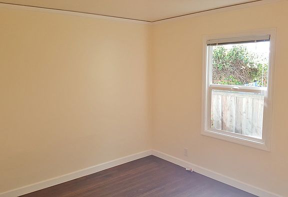 3rd image of 939 15th Ave