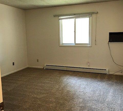 5th image of 910 10th St W APT 206