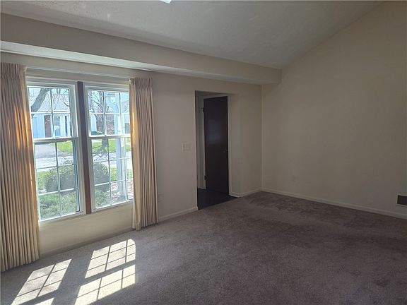 3rd image of 57 Old Stone Ln