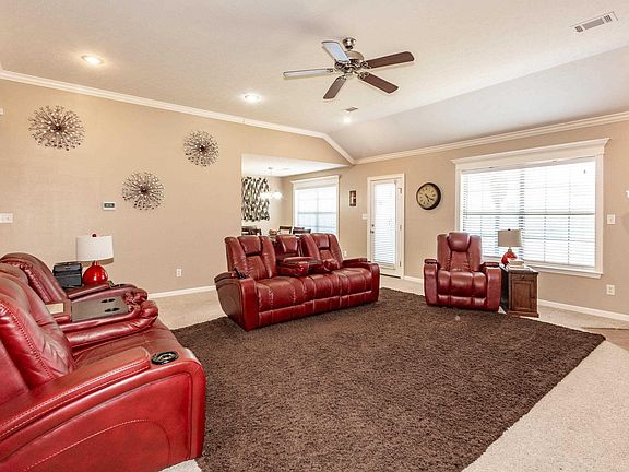 3rd image of 72 Woodridge Dr
