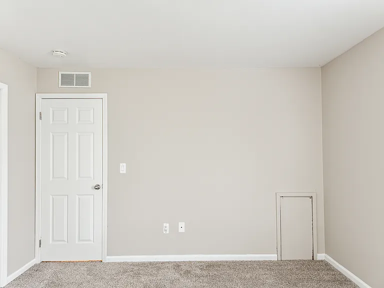 Pointe West Apartments — Photo 64